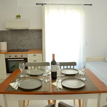 ヴェレタス ルームズ アパート