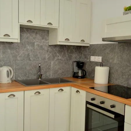 ヴェレタス ルームズ アパート *