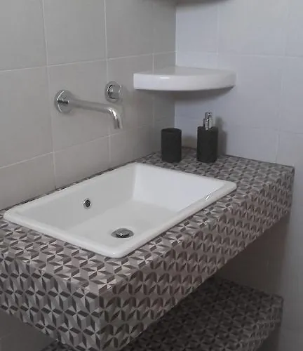 Daire Veletas Adamantas (Milos)